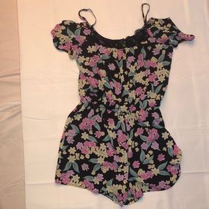 Gorgeous Decree cold shoulder black floral romper size L never worn